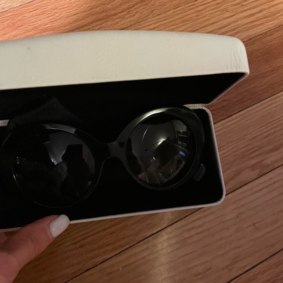 Authentic Versace sunglasses size 54 hardly worn…. - Picture 3 of 13